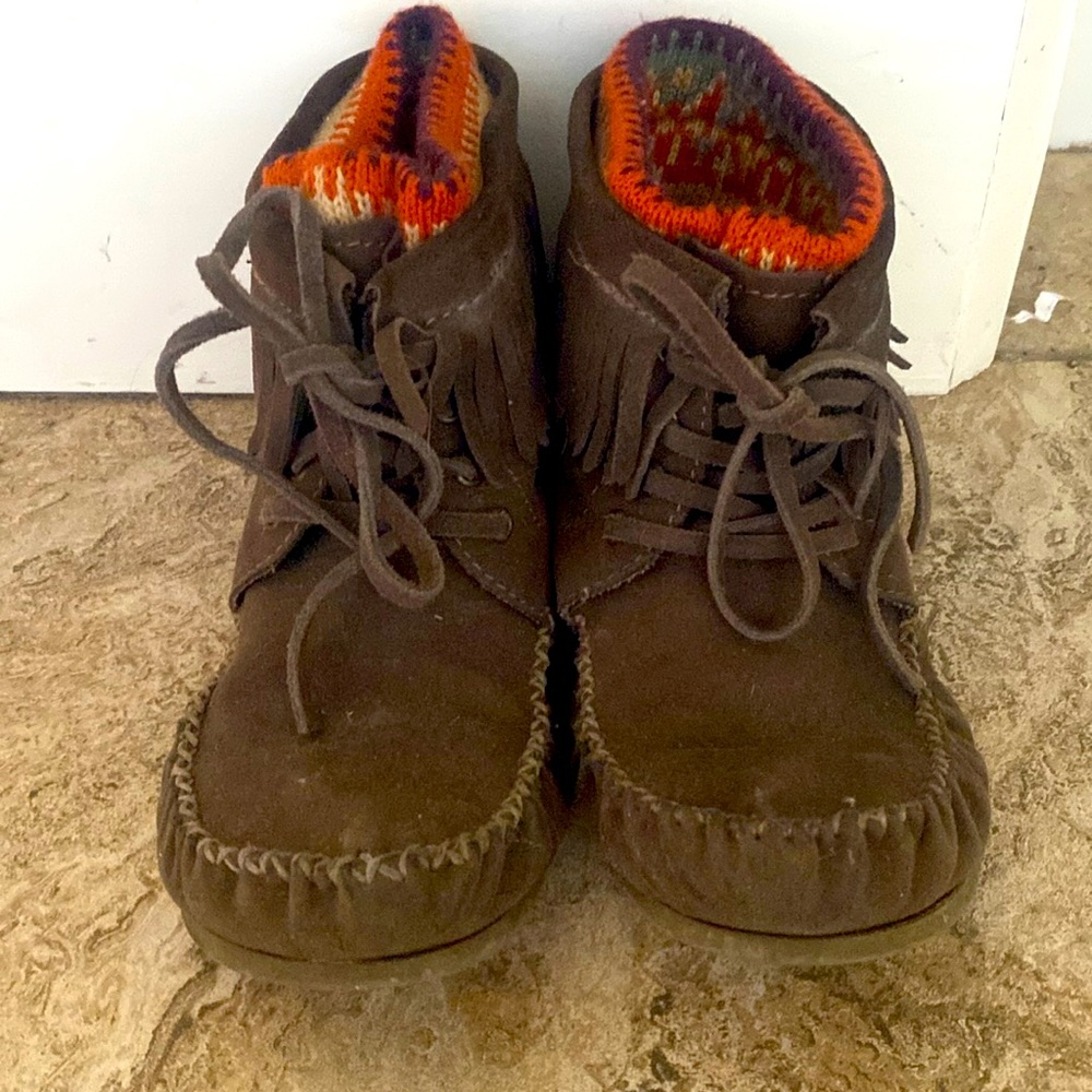 Lined Moccasin boots. Size 8